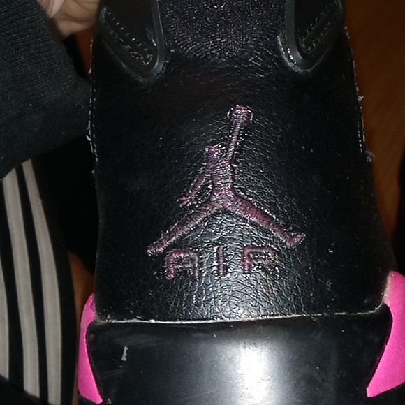 Woman\'s Jordan SZ 8.5 Pink Black
